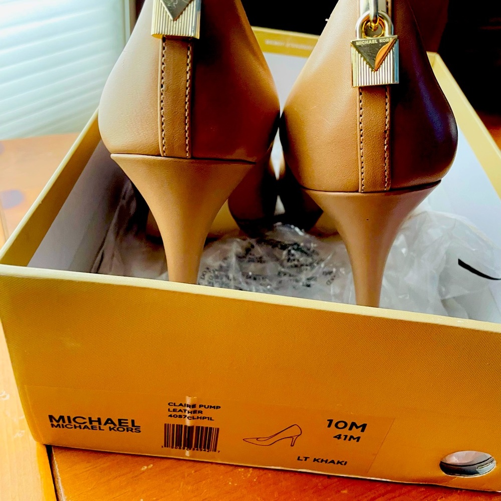 Size 10 MIchael Kors tan heel